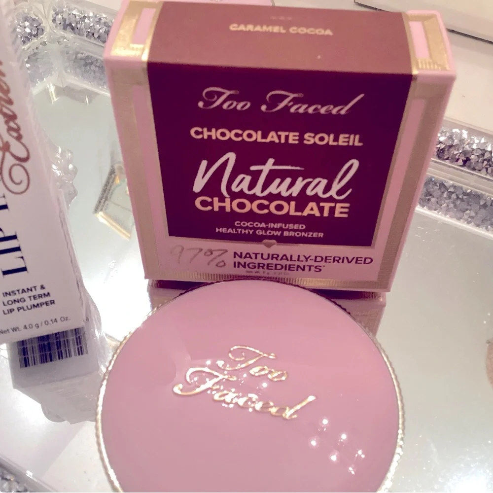 Pretty bronzer in beautiful pink compact
